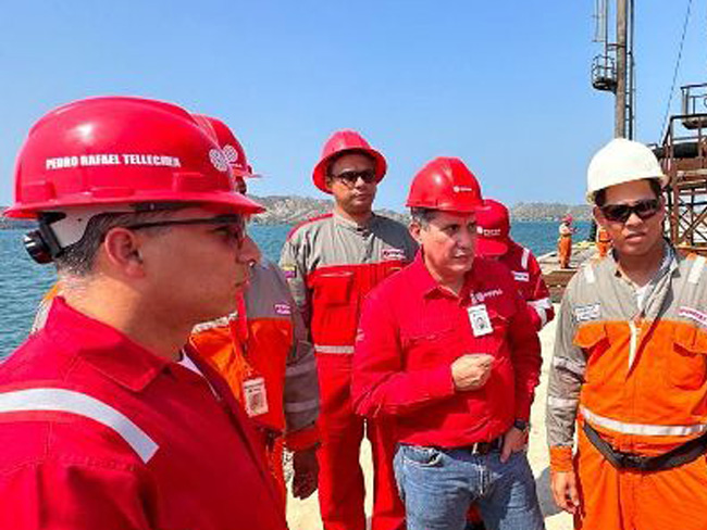 Ministro Tellechea lideró reunión en Refinación Oriente